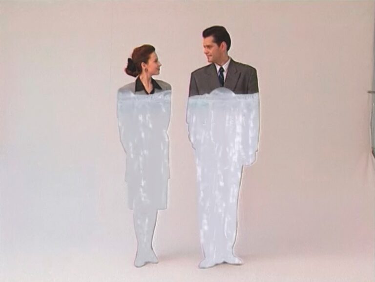 Niech żyje rumuński sen – recenzja filmu “Osiem pocztówek z Utopii”