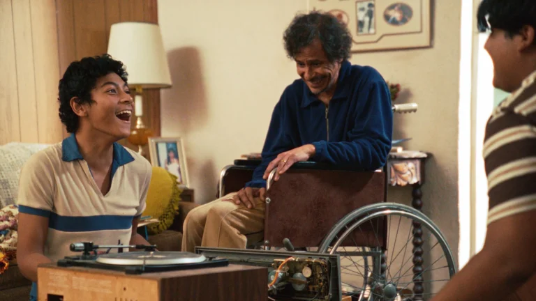 Więzienie przymusowej dojrzałości – recenzja filmu „Olmo”