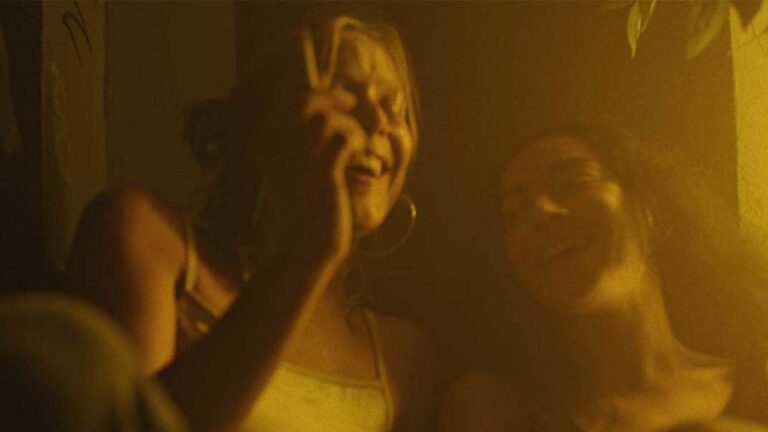 “Erupcja”. Recenzja filmu – Trójkąt Warszawski