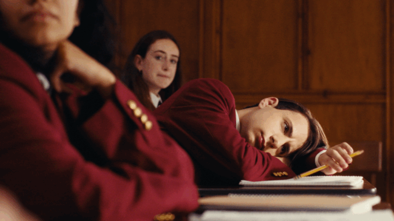 W imię matki, syna i ducha świętego – recenzja filmu „Lemoniadowy chrzest”